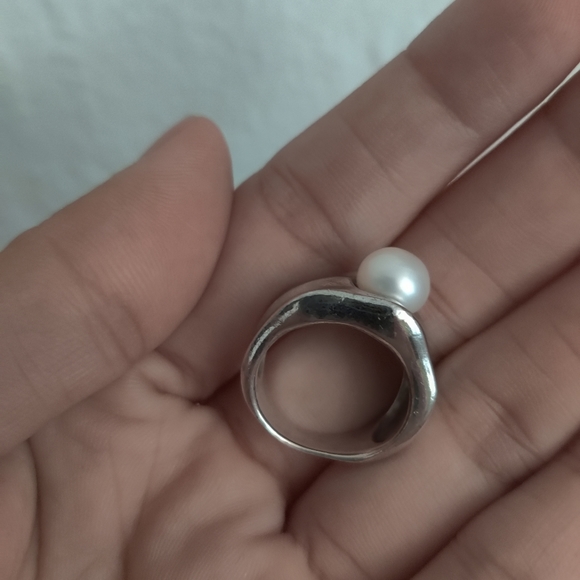Sterling and pearl ring 5.5 (approximate) - Picture 3 of 6